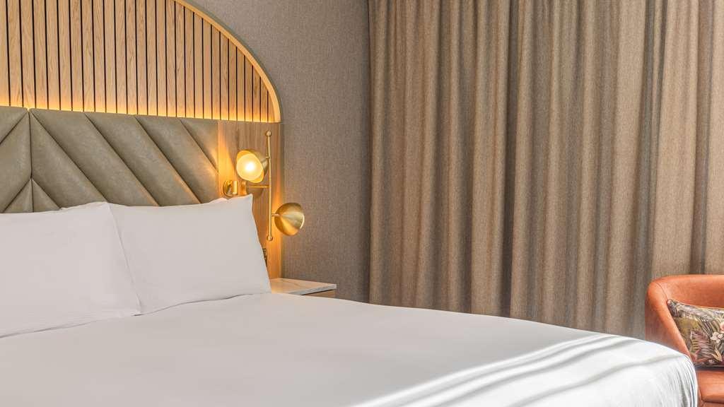 Отель Doubletree By Hilton Bristol North