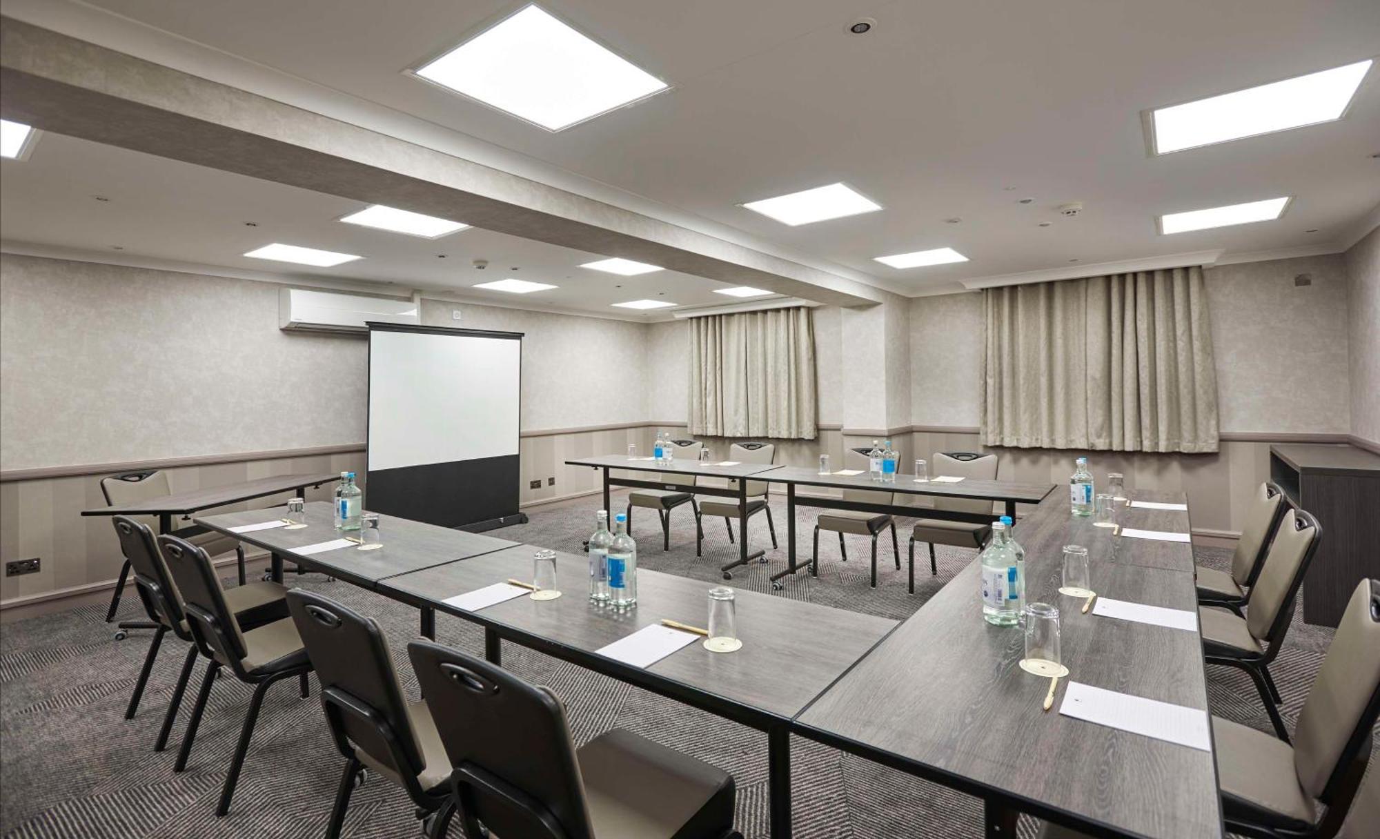 Отель Doubletree By Hilton Bristol North