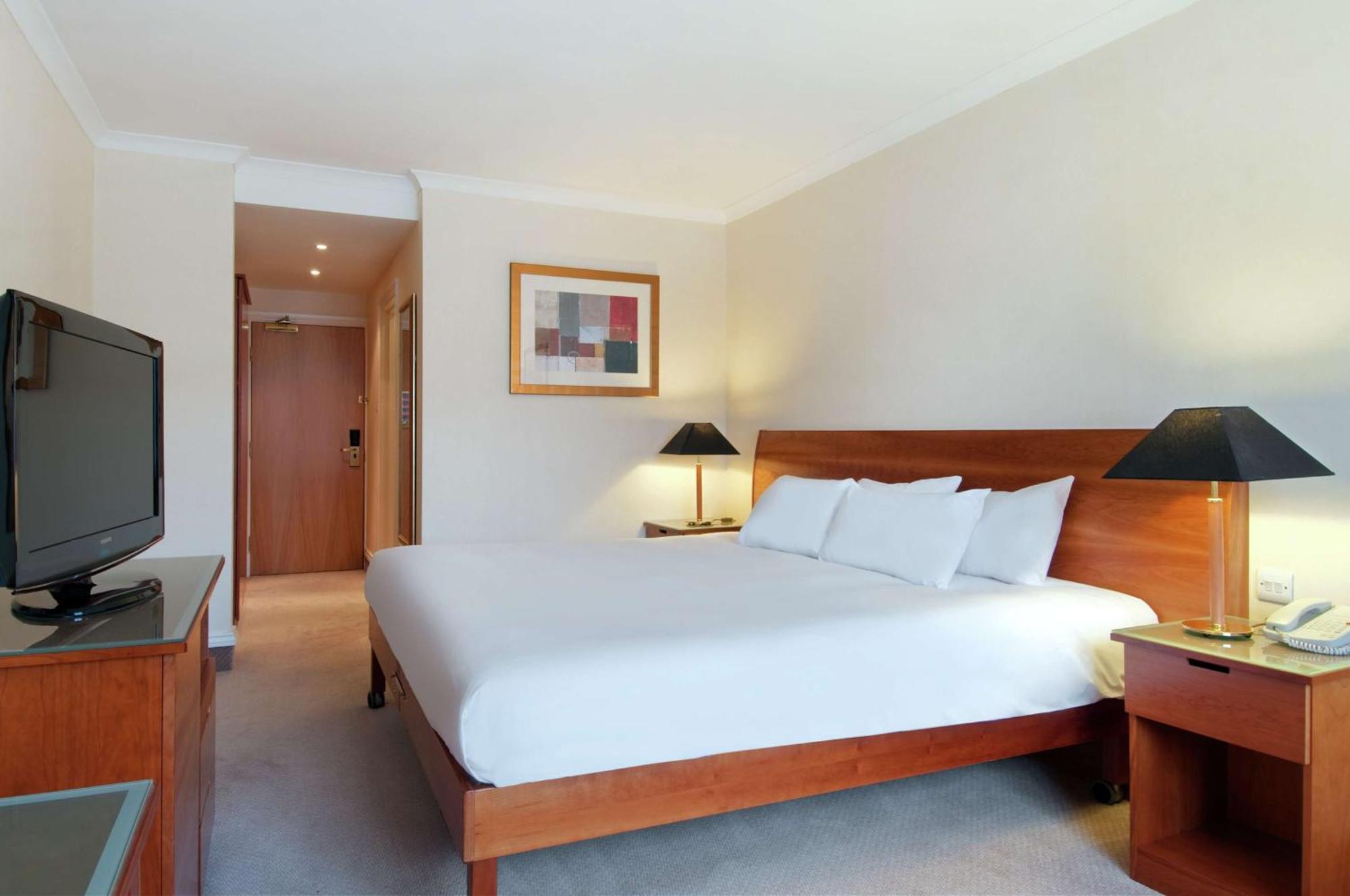 Отель Doubletree By Hilton Bristol North 4*